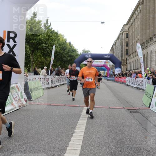 06.09.2026 - CURREX Alsterlauf Yannick Fuchs http://msf.ph/oto/10225124 06.09.2026 10:12:55 Ziel 2193, 2493, 2678, 2725, 2942, 5009, 5010, 5335, 6235, 8091, 8186 meine-sportfotos.de