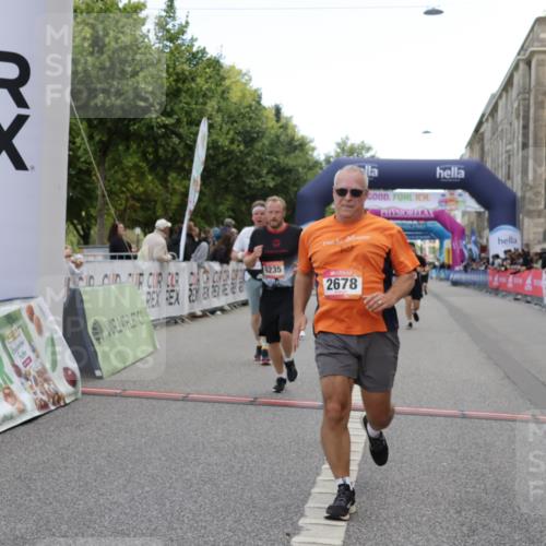 06.09.2026 - CURREX Alsterlauf Yannick Fuchs http://msf.ph/oto/10225127 06.09.2026 10:12:55 Ziel 2193, 2493, 2678, 2725, 2942, 5009, 5010, 5335, 6235, 8091, 8186 meine-sportfotos.de