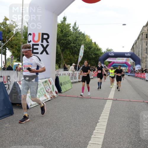 06.09.2026 - CURREX Alsterlauf Yannick Fuchs http://msf.ph/oto/10225132 06.09.2026 10:12:58 Ziel 2493, 2588, 2678, 2725, 5009, 5010, 5162, 5335, 5601, 6235, 8091, 8186 meine-sportfotos.de