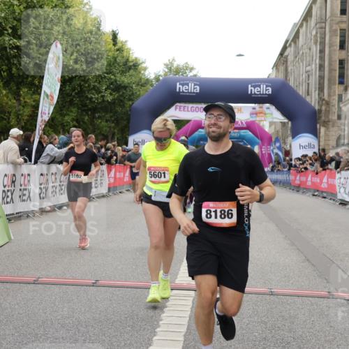 06.09.2026 - CURREX Alsterlauf Yannick Fuchs http://msf.ph/oto/10225144 06.09.2026 10:13:00 Ziel 2285, 2493, 2588, 2595, 2678, 2725, 3901, 5009, 5010, 5162, 5335, 5601, 6235, 8186 meine-sportfotos.de
