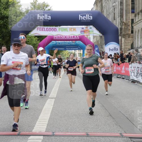 06.09.2026 - CURREX Alsterlauf Yannick Fuchs http://msf.ph/oto/10225155 06.09.2026 10:13:03 Ziel 2073, 2285, 2493, 2588, 2595, 2725, 2824, 3891, 3901, 4035, 4103, 5162, 5335, 5601, 5943, 6235, 8186 meine-sportfotos.de