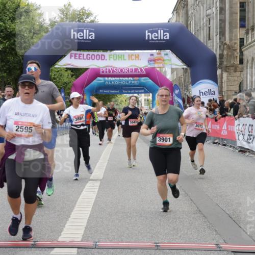 06.09.2026 - CURREX Alsterlauf Yannick Fuchs http://msf.ph/oto/10225156 06.09.2026 10:13:03 Ziel 2073, 2285, 2493, 2588, 2595, 2725, 2824, 3891, 3901, 4035, 4103, 5162, 5335, 5601, 5943, 6235, 8186 meine-sportfotos.de