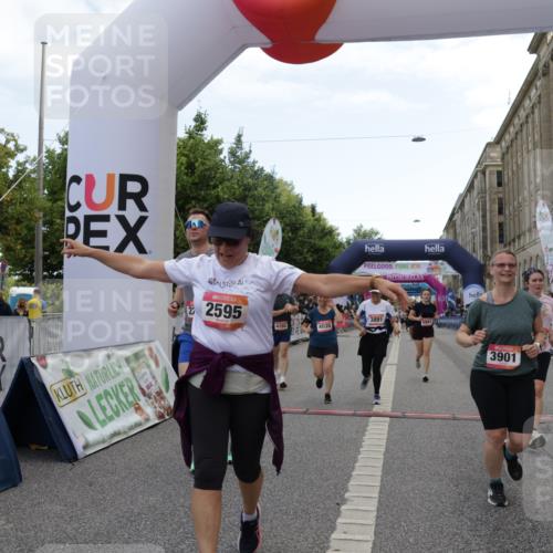 06.09.2026 - CURREX Alsterlauf Yannick Fuchs http://msf.ph/oto/10225167 06.09.2026 10:13:06 Ziel 2073, 2285, 2588, 2595, 2725, 2824, 3891, 3901, 4035, 4103, 5162, 5601, 5943, 8186 meine-sportfotos.de
