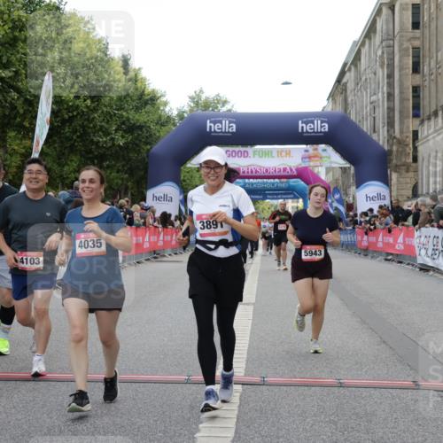 06.09.2026 - CURREX Alsterlauf Yannick Fuchs http://msf.ph/oto/10225168 06.09.2026 10:13:07 Ziel 2073, 2285, 2588, 2595, 2824, 3891, 3901, 4035, 4103, 5162, 5601, 5943, 8186 meine-sportfotos.de