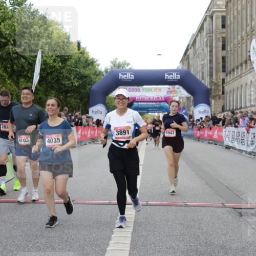 06.09.2026 - CURREX Alsterlauf Yannick Fuchs http://msf.ph/oto/10225169 06.09.2026 10:13:07 Ziel 2073, 2285, 2588, 2595, 2824, 3891, 3901, 4035, 4103, 5162, 5601, 5943, 8186 meine-sportfotos.de