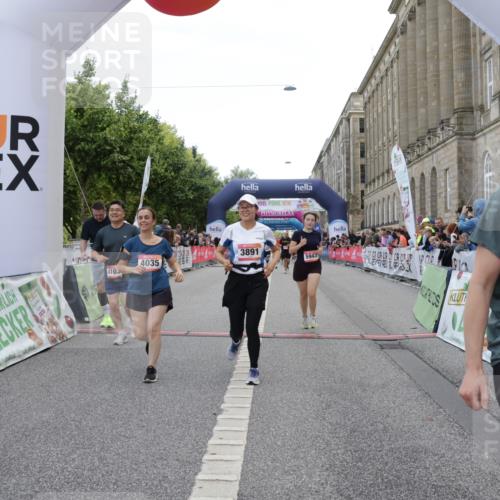 06.09.2026 - CURREX Alsterlauf Yannick Fuchs http://msf.ph/oto/10225171 06.09.2026 10:13:07 Ziel 2073, 2285, 2588, 2595, 2824, 3891, 3901, 4035, 4103, 5162, 5601, 5943, 8186 meine-sportfotos.de