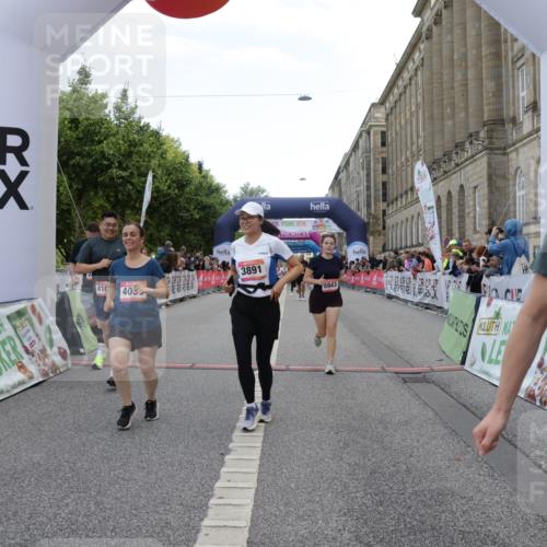 06.09.2026 - CURREX Alsterlauf Yannick Fuchs http://msf.ph/oto/10225172 06.09.2026 10:13:07 Ziel 2073, 2285, 2588, 2595, 2824, 3891, 3901, 4035, 4103, 5162, 5601, 5943, 8186 meine-sportfotos.de