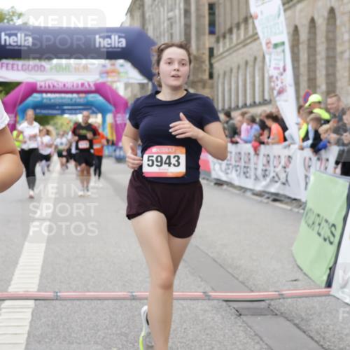06.09.2026 - CURREX Alsterlauf Yannick Fuchs http://msf.ph/oto/10225173 06.09.2026 10:13:08 Ziel 2073, 2285, 2588, 2595, 2824, 3891, 3901, 4035, 4103, 5162, 5601, 5943, 6478, 8130 meine-sportfotos.de