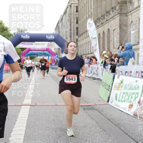 06.09.2026 - CURREX Alsterlauf Yannick Fuchs http://msf.ph/oto/10225174 06.09.2026 10:13:08 Ziel 2073, 2285, 2588, 2595, 2824, 3891, 3901, 4035, 4103, 5162, 5601, 5943, 6478, 8130 meine-sportfotos.de