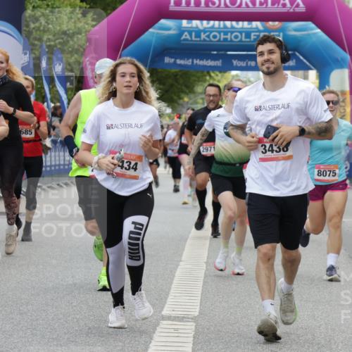 06.09.2026 - CURREX Alsterlauf Yannick Fuchs http://msf.ph/oto/10225201 06.09.2026 10:13:14 Ziel 2178, 2218, 2822, 2824, 3434, 3438, 4103, 5943, 6298, 6478, 8059, 8075, 8130, 8313 meine-sportfotos.de