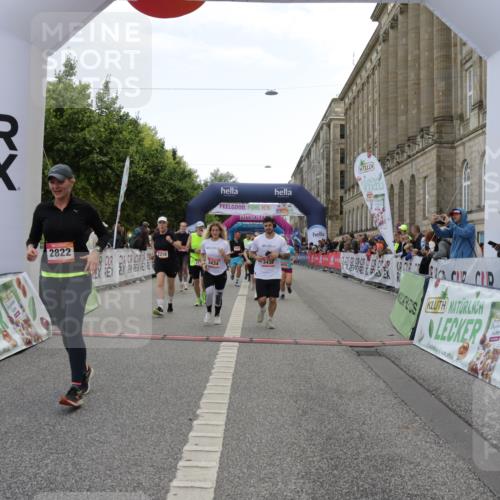 06.09.2026 - CURREX Alsterlauf Yannick Fuchs http://msf.ph/oto/10225208 06.09.2026 10:13:16 Ziel 2178, 2218, 2685, 2822, 2967, 2971, 3434, 3438, 5371, 5372, 6297, 6298, 6478, 8059, 8075, 8130, 8313 meine-sportfotos.de