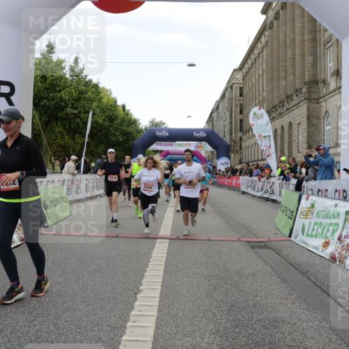 06.09.2026 - CURREX Alsterlauf Yannick Fuchs http://msf.ph/oto/10225210 06.09.2026 10:13:16 Ziel 2178, 2218, 2685, 2822, 2967, 2971, 3434, 3438, 5371, 5372, 6297, 6298, 6478, 8059, 8075, 8130, 8313 meine-sportfotos.de