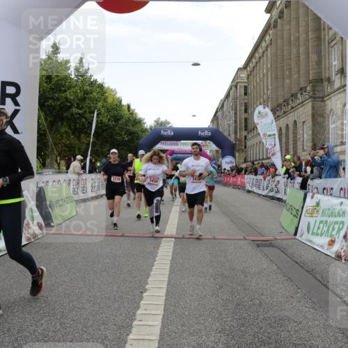 06.09.2026 - CURREX Alsterlauf Yannick Fuchs http://msf.ph/oto/10225211 06.09.2026 10:13:17 Ziel 2178, 2218, 2685, 2822, 2967, 2971, 3434, 3438, 5371, 5372, 6297, 6298, 6478, 8059, 8075, 8130, 8313 meine-sportfotos.de