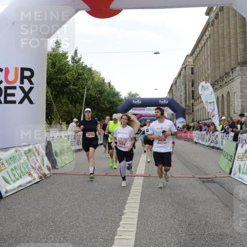 06.09.2026 - CURREX Alsterlauf Yannick Fuchs http://msf.ph/oto/10225213 06.09.2026 10:13:17 Ziel 2178, 2218, 2685, 2822, 2967, 2971, 3434, 3438, 5371, 5372, 6297, 6298, 6478, 8059, 8075, 8130, 8313 meine-sportfotos.de