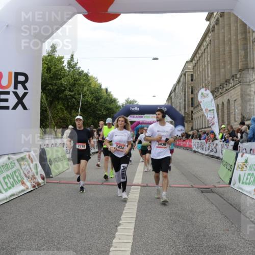 06.09.2026 - CURREX Alsterlauf Yannick Fuchs http://msf.ph/oto/10225214 06.09.2026 10:13:17 Ziel 2178, 2218, 2685, 2822, 2967, 2971, 3434, 3438, 5371, 5372, 6297, 6298, 6478, 8059, 8075, 8130, 8313 meine-sportfotos.de