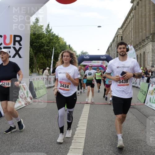 06.09.2026 - CURREX Alsterlauf Yannick Fuchs http://msf.ph/oto/10225220 06.09.2026 10:13:18 Ziel 2178, 2215, 2218, 2685, 2822, 2967, 2971, 3434, 3438, 5371, 5372, 6297, 6298, 6402, 6478, 8059, 8075, 8130, 8313 meine-sportfotos.de