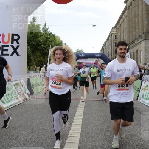 06.09.2026 - CURREX Alsterlauf Yannick Fuchs http://msf.ph/oto/10225221 06.09.2026 10:13:19 Ziel 2178, 2215, 2218, 2685, 2822, 2929, 2967, 2971, 3342, 3434, 3438, 3516, 5371, 5372, 6297, 6298, 6402, 6478, 8059, 8075, 8130, 8313 meine-sportfotos.de
