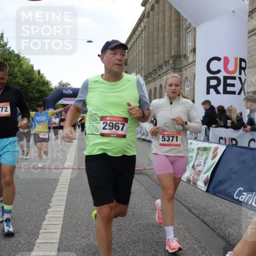 06.09.2026 - CURREX Alsterlauf Yannick Fuchs http://msf.ph/oto/10225237 06.09.2026 10:13:22 Ziel 2178, 2215, 2218, 2685, 2822, 2929, 2967, 2971, 3114, 3342, 3434, 3438, 3516, 4150, 5371, 5372, 6297, 6298, 6402, 8026, 8059, 8075 meine-sportfotos.de