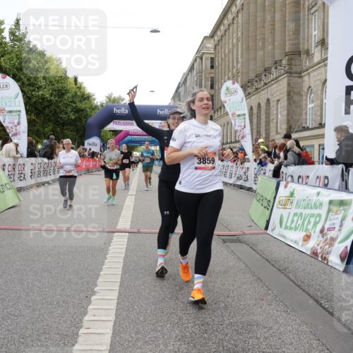 06.09.2026 - CURREX Alsterlauf Yannick Fuchs http://msf.ph/oto/10225261 06.09.2026 10:13:29 Ziel 2215, 2601, 2929, 3061, 3114, 3186, 3187, 3342, 3516, 3859, 4150, 5688, 6402, 8026 meine-sportfotos.de