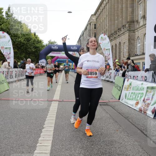06.09.2026 - CURREX Alsterlauf Yannick Fuchs http://msf.ph/oto/10225262 06.09.2026 10:13:29 Ziel 2215, 2601, 2929, 3061, 3114, 3186, 3187, 3342, 3516, 3859, 4150, 5688, 6402, 8026 meine-sportfotos.de