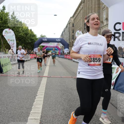 06.09.2026 - CURREX Alsterlauf Yannick Fuchs http://msf.ph/oto/10225264 06.09.2026 10:13:30 Ziel 2215, 2601, 2929, 3061, 3114, 3186, 3187, 3342, 3516, 3859, 4150, 5688, 6402, 8026 meine-sportfotos.de