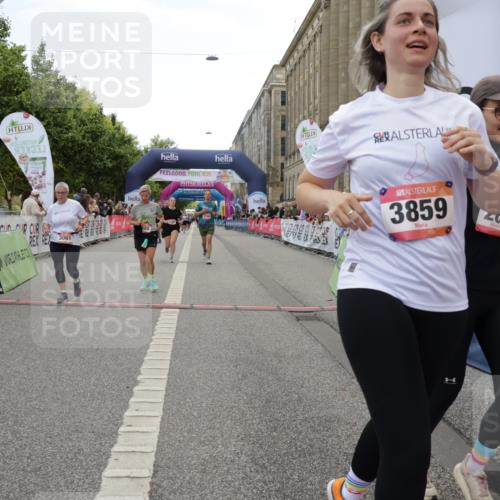 06.09.2026 - CURREX Alsterlauf Yannick Fuchs http://msf.ph/oto/10225265 06.09.2026 10:13:30 Ziel 2215, 2601, 2929, 3061, 3114, 3186, 3187, 3342, 3516, 3859, 4150, 5688, 6402, 8026 meine-sportfotos.de