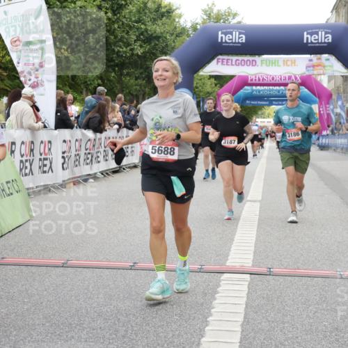 06.09.2026 - CURREX Alsterlauf Yannick Fuchs http://msf.ph/oto/10225267 06.09.2026 10:13:31 Ziel 2601, 2929, 3061, 3114, 3186, 3187, 3342, 3516, 3643, 3859, 4150, 5688, 8026 meine-sportfotos.de