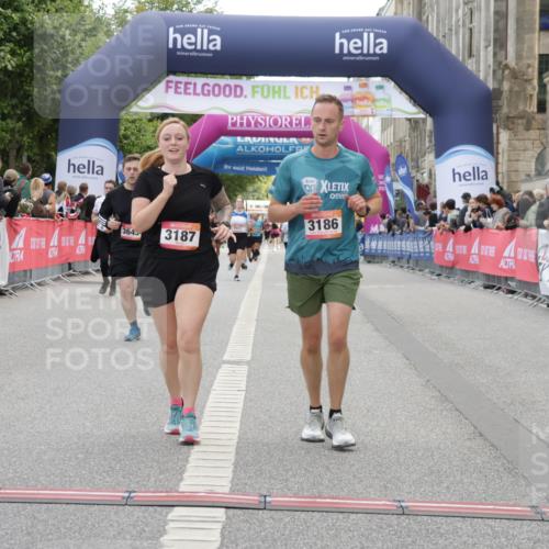 06.09.2026 - CURREX Alsterlauf Yannick Fuchs http://msf.ph/oto/10225271 06.09.2026 10:13:32 Ziel 2601, 3061, 3114, 3168, 3186, 3187, 3643, 3859, 4150, 5688, 8026 meine-sportfotos.de