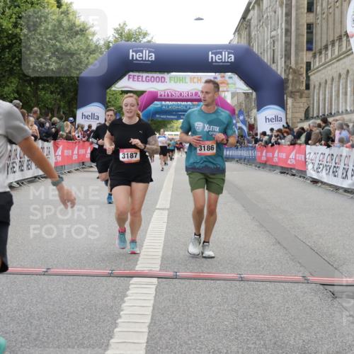06.09.2026 - CURREX Alsterlauf Yannick Fuchs http://msf.ph/oto/10225273 06.09.2026 10:13:33 Ziel 2601, 3061, 3114, 3168, 3186, 3187, 3643, 3859, 4150, 5688, 8026 meine-sportfotos.de
