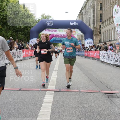 06.09.2026 - CURREX Alsterlauf Yannick Fuchs http://msf.ph/oto/10225274 06.09.2026 10:13:33 Ziel 2601, 3061, 3114, 3168, 3186, 3187, 3643, 3859, 4150, 5688, 8026 meine-sportfotos.de