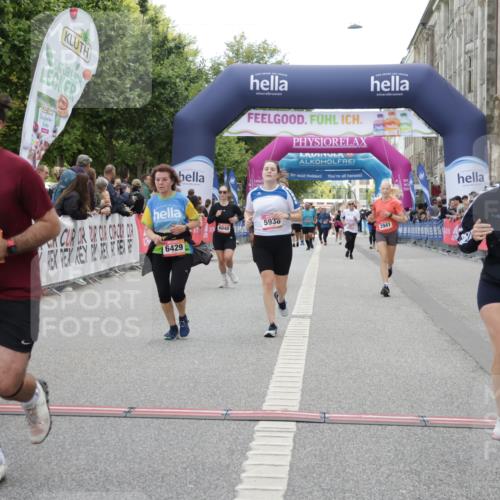 06.09.2026 - CURREX Alsterlauf Yannick Fuchs http://msf.ph/oto/10225299 06.09.2026 10:13:41 Ziel 2596, 2941, 3168, 3186, 3187, 3467, 3643, 4184, 4416, 5938, 6348, 6429, 8040 meine-sportfotos.de