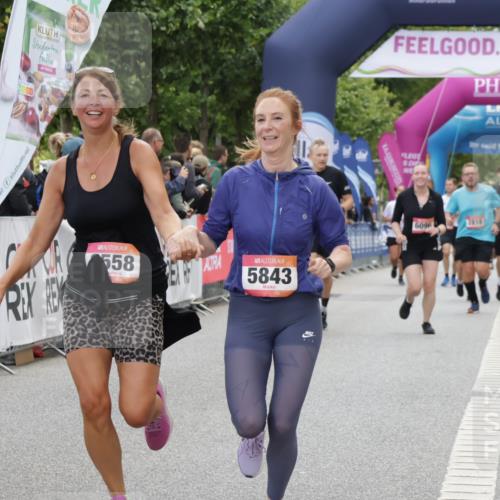 06.09.2026 - CURREX Alsterlauf Yannick Fuchs http://msf.ph/oto/10225325 06.09.2026 10:13:49 Ziel 2941, 3017, 3558, 3796, 4184, 4416, 5843, 5938, 6095, 6096, 6429, 8040 meine-sportfotos.de