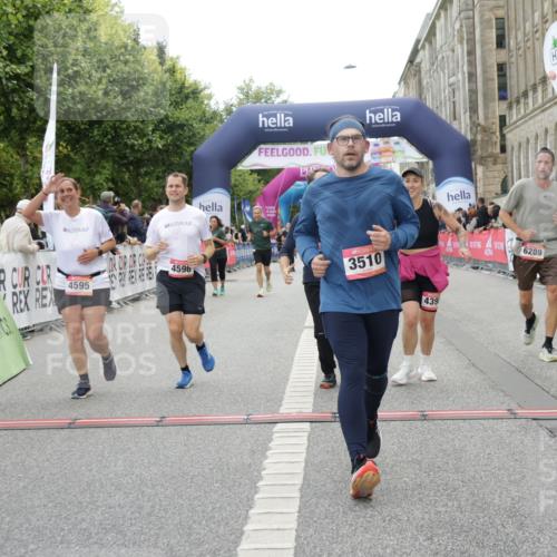 06.09.2026 - CURREX Alsterlauf Yannick Fuchs http://msf.ph/oto/10225349 06.09.2026 10:14:01 Ziel 2555, 2560, 2818, 3510, 3796, 4398, 4595, 4596, 4981, 5438, 5440, 5715, 6095, 6096, 6289 meine-sportfotos.de