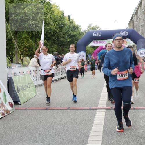 06.09.2026 - CURREX Alsterlauf Yannick Fuchs http://msf.ph/oto/10225350 06.09.2026 10:14:01 Ziel 2555, 2560, 2818, 3510, 3796, 4398, 4595, 4596, 4981, 5438, 5440, 5715, 6095, 6096, 6289 meine-sportfotos.de
