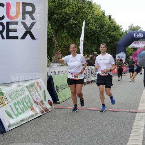 06.09.2026 - CURREX Alsterlauf Yannick Fuchs http://msf.ph/oto/10225352 06.09.2026 10:14:01 Ziel 2555, 2560, 2818, 3510, 3796, 4398, 4595, 4596, 4981, 5438, 5440, 5715, 6095, 6096, 6289 meine-sportfotos.de