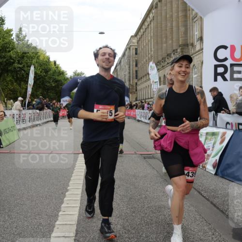 06.09.2026 - CURREX Alsterlauf Yannick Fuchs http://msf.ph/oto/10225357 06.09.2026 10:14:03 Ziel 2555, 2560, 2818, 2866, 2867, 3510, 3992, 3993, 4398, 4595, 4596, 4981, 5438, 5440, 5715, 6289 meine-sportfotos.de