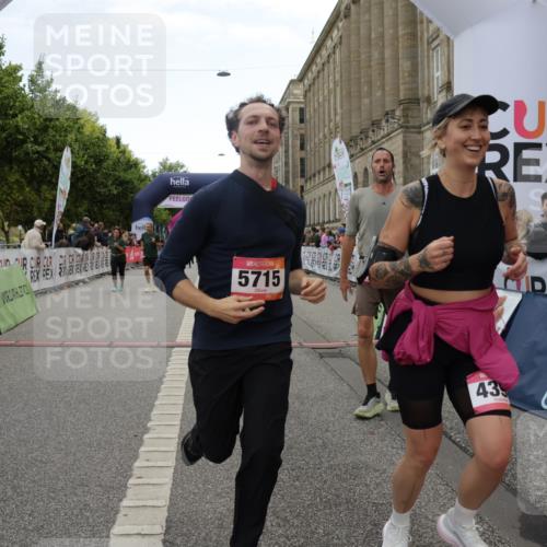 06.09.2026 - CURREX Alsterlauf Yannick Fuchs http://msf.ph/oto/10225358 06.09.2026 10:14:03 Ziel 2555, 2560, 2818, 2866, 2867, 3510, 3992, 3993, 4398, 4595, 4596, 4981, 5438, 5440, 5715, 6289 meine-sportfotos.de