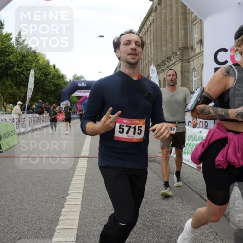 06.09.2026 - CURREX Alsterlauf Yannick Fuchs http://msf.ph/oto/10225359 06.09.2026 10:14:03 Ziel 2555, 2560, 2818, 2866, 2867, 3510, 3992, 3993, 4398, 4595, 4596, 4981, 5438, 5440, 5715, 6289 meine-sportfotos.de