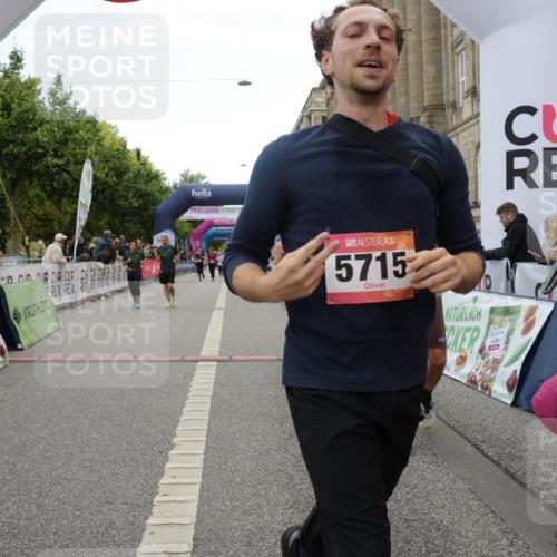 06.09.2026 - CURREX Alsterlauf Yannick Fuchs http://msf.ph/oto/10225360 06.09.2026 10:14:04 Ziel 2818, 2866, 2867, 3510, 3992, 3993, 4398, 4595, 4596, 4981, 5438, 5440, 5715, 6289 meine-sportfotos.de