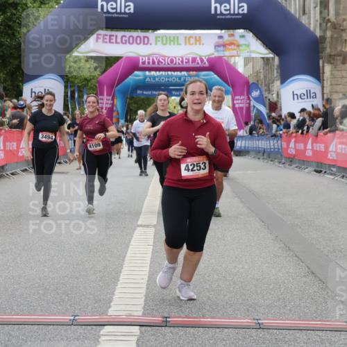06.09.2026 - CURREX Alsterlauf Yannick Fuchs http://msf.ph/oto/10225373 06.09.2026 10:14:09 Ziel 2800, 2866, 2867, 3494, 3992, 3993, 4109, 4253, 4398, 4595, 4596, 4981, 5506, 5715, 6289 meine-sportfotos.de