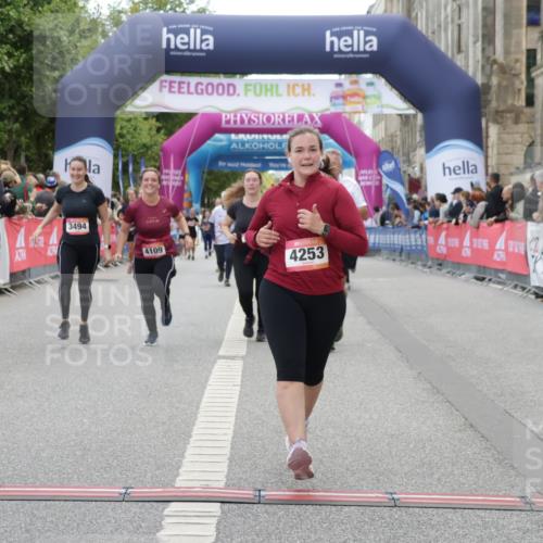 06.09.2026 - CURREX Alsterlauf Yannick Fuchs http://msf.ph/oto/10225374 06.09.2026 10:14:09 Ziel 2800, 2866, 2867, 3494, 3992, 3993, 4109, 4253, 4398, 4595, 4596, 4981, 5506, 5715, 6289 meine-sportfotos.de