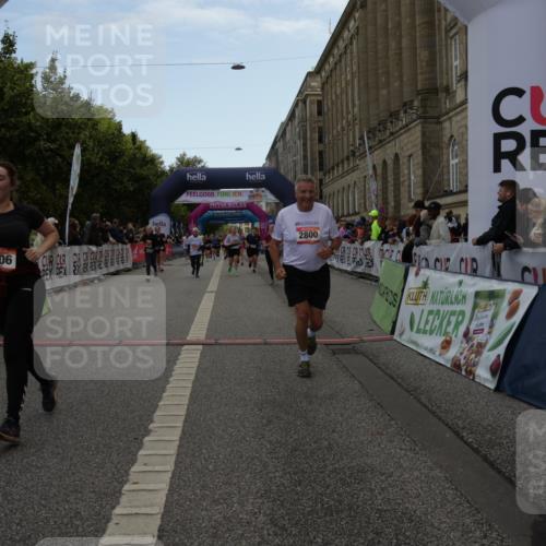 06.09.2026 - CURREX Alsterlauf Yannick Fuchs http://msf.ph/oto/10225392 06.09.2026 10:14:13 Ziel 2800, 2866, 2867, 3494, 3864, 3992, 3993, 4109, 4253, 4452, 5506 meine-sportfotos.de