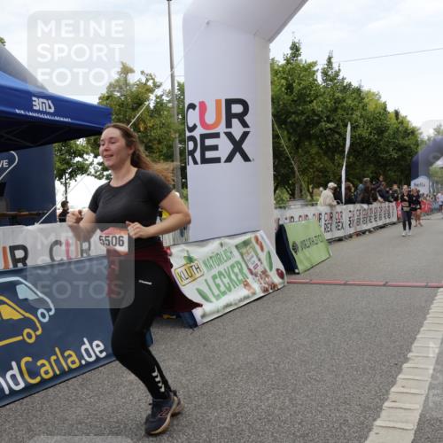 06.09.2026 - CURREX Alsterlauf Yannick Fuchs http://msf.ph/oto/10225394 06.09.2026 10:14:14 Ziel 2800, 2866, 2867, 3039, 3494, 3864, 3986, 3992, 3993, 4109, 4253, 4452, 4637, 5506 meine-sportfotos.de