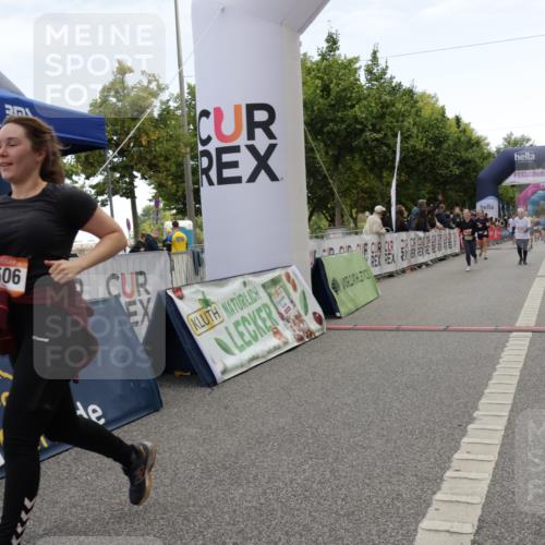 06.09.2026 - CURREX Alsterlauf Yannick Fuchs http://msf.ph/oto/10225395 06.09.2026 10:14:14 Ziel 2800, 2866, 2867, 3039, 3494, 3864, 3986, 3992, 3993, 4109, 4253, 4452, 4637, 5506 meine-sportfotos.de