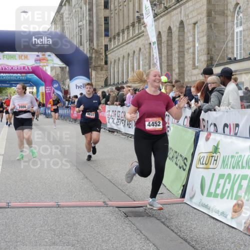 06.09.2026 - CURREX Alsterlauf Yannick Fuchs http://msf.ph/oto/10225402 06.09.2026 10:14:16 Ziel 2800, 3039, 3494, 3864, 3986, 4109, 4253, 4452, 4637, 5183, 5475, 5506 meine-sportfotos.de