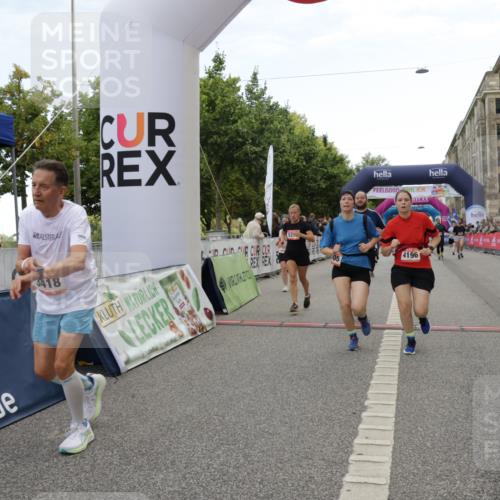 06.09.2026 - CURREX Alsterlauf Yannick Fuchs http://msf.ph/oto/10225435 06.09.2026 10:14:25 Ziel 3039, 3418, 3513, 3864, 3986, 4036, 4196, 4205, 4637, 4885, 5002, 5183, 5255, 5363, 5395, 5449, 5475, 6052, 6444 meine-sportfotos.de