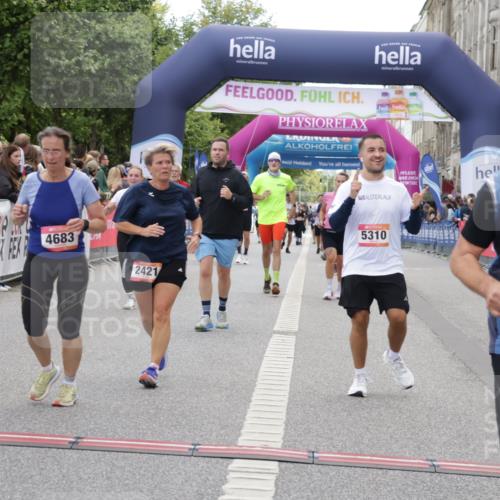 06.09.2026 - CURREX Alsterlauf Yannick Fuchs http://msf.ph/oto/10225480 06.09.2026 10:14:35 Ziel 2138, 2384, 2421, 2644, 3624, 3829, 3907, 4036, 4683, 4885, 5310, 5965, 6444 meine-sportfotos.de