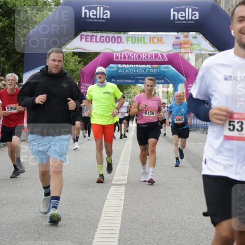 06.09.2026 - CURREX Alsterlauf Yannick Fuchs http://msf.ph/oto/10225484 06.09.2026 10:14:37 Ziel 2138, 2384, 2421, 2644, 3624, 3829, 3907, 4683, 5310, 5965, 6158, 6444 meine-sportfotos.de