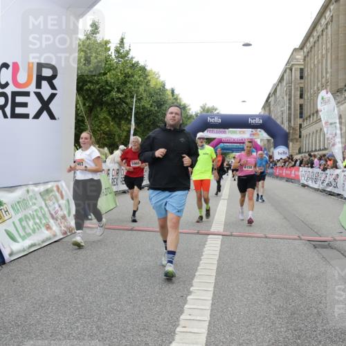 06.09.2026 - CURREX Alsterlauf Yannick Fuchs http://msf.ph/oto/10225492 06.09.2026 10:14:40 Ziel 2421, 2644, 3624, 3907, 4362, 4677, 4683, 5310, 5965, 6158, 6332 meine-sportfotos.de
