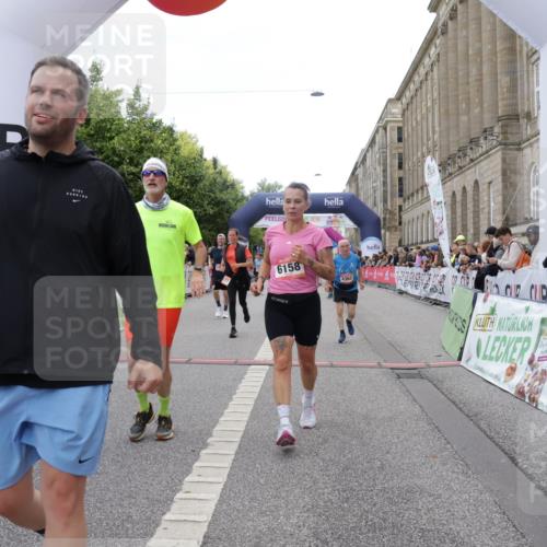 06.09.2026 - CURREX Alsterlauf Yannick Fuchs http://msf.ph/oto/10225500 06.09.2026 10:14:42 Ziel 2421, 2644, 3260, 3624, 3907, 4362, 4677, 4683, 5310, 5533, 5534, 5965, 6158, 6332 meine-sportfotos.de